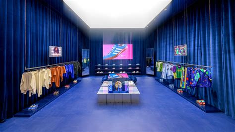 adidas store las arenas